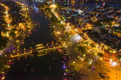 【日本語ガイド】五行山と2つの世界遺産を巡る！三大名物料理と夜はホイアンで灯篭流し体験