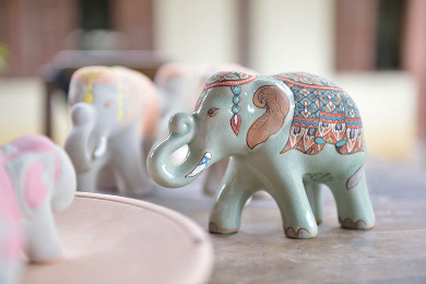 【日本語ガイド】名物カオソーイランチ付き！
ドイステープ観光＆ワット・パラート参拝＋セラドン陶器体験ツアー