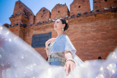 【日本語ガイド】タイの民族衣装（ヘアメイク・カメラマン付き）ターペー門周辺で撮影ツアー　