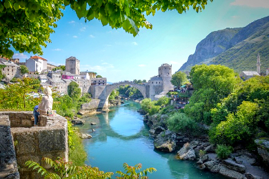 【混載プラン】【ドブロブニク発着】隣国ボスニアの美しき古都
世界遺産モスタル旧市街とクラヴィツァの絶景滝巡り