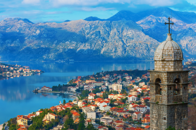 【混載プラン】【終日】隣国モンテネグロを堪能！
美しき港町 城壁に囲まれた中世の都市コトルと海に浮かぶ教会が有名なぺラストツアー