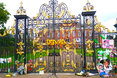 【日本語ガイド】王族達に迫る！
ロイヤルウォークツアー　ウェストミンスター寺院の入場券付き