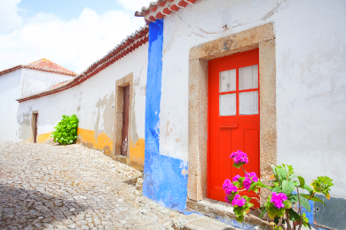 ＜プライベートツアー＞
専用車で行く コスタノヴァ、アヴェイロとオビドス 1日観光