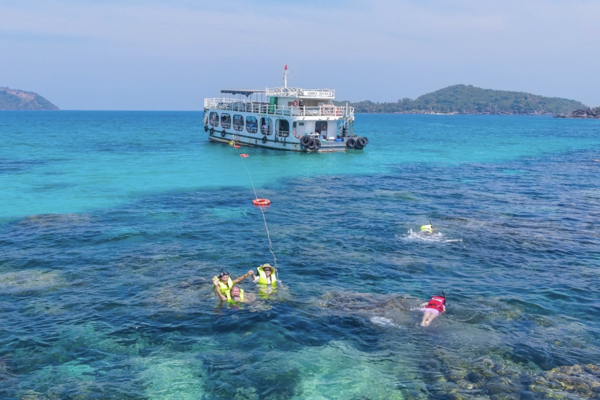 フーコックの離島探検<br> 3アイランドボートトリップ<br>シュノーケリングツアー<br>【ケーブルカー&ウォーターパークチケット付き】